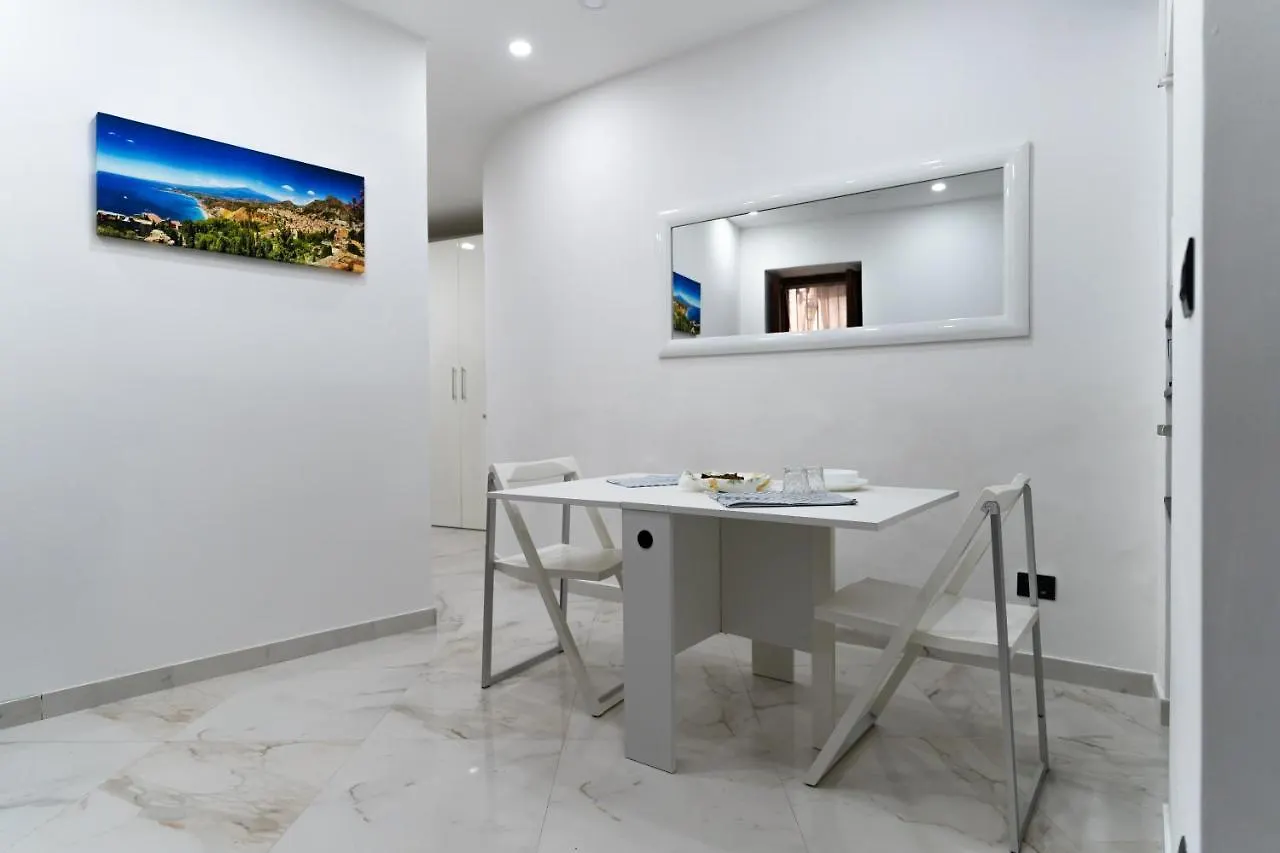 Porta Messina Apartment location